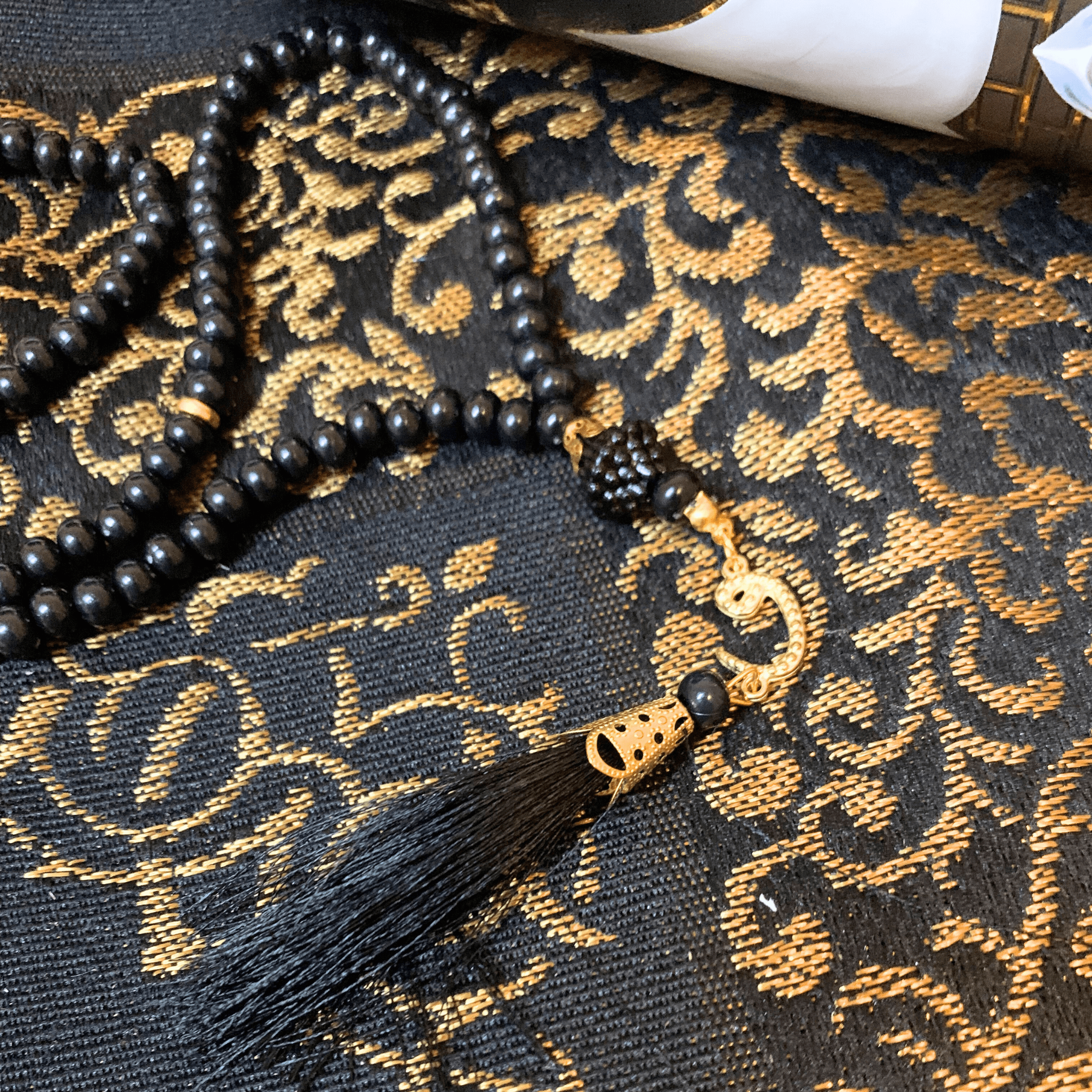 Kaaba Design Prayer Set: Prayer Mat, 99-Bead Tasbih, and Storage Box | 3-Piece Set